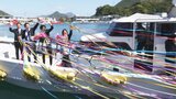 「一人一人との思い出がたくさんあって…こみ上げてきそうなので…」 先生を乗せた島を離れる船 港には “子どもたちや住民” が集まる | 熊本のニュース|RKK NEWS|RKK熊本放送
