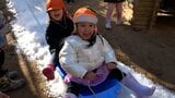 「冷た～い！」 園児たちは大喜び 「富士山こどもの国」から雪のプレゼント＝静岡・下田市　|　静岡のニュース | SBSNEWS | 静岡放送