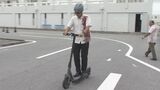 警察官らが電動キックボード「特定原付」などの乗車を体験 安全指導に生かす|TBS NEWS DIG