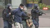 「東京サマーランド」でテロ対処訓練　拳銃を持った不審者が爆発物を仕掛けた想定　警視庁「『テロを許さない街づくり』を目的に官民一体のテロ対策を推進したい」|TBS NEWS DIG