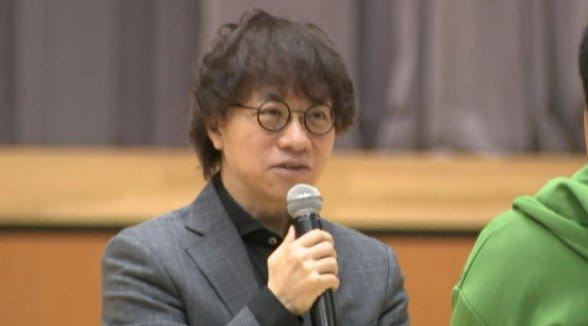 「君の名は。」「すずめの戸締まり」新海誠監督が神対応！？「どれくらい稼いでいるの…？」の質問に…母校の高校生を前に講演会「高校生主役のアニメ制作に励ましもらった…」　|　SBC NEWS | 長野のニュース | SBC信越放送
