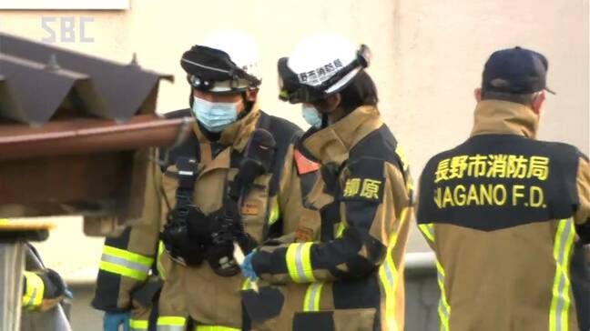 19歳の無職の男性が死亡「煙と音がし火事だと騒いでいる」4階建て県営住宅1階の1室焼く　2人暮らしの母親は外出していて無事　長野市|TBS NEWS DIG