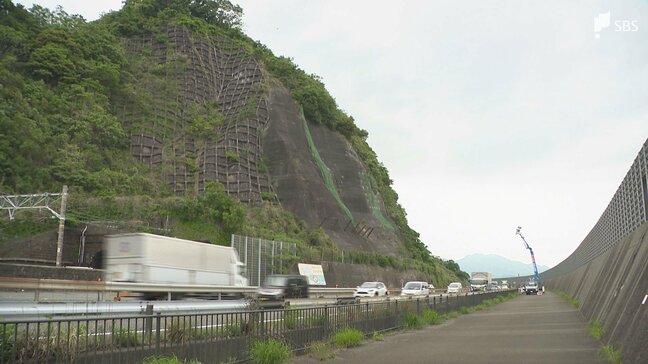 のり面からコンクリート片落下の国道1号バイパス 上下線の通行止め解除まで約24時間=静岡市清水区|TBS NEWS DIG