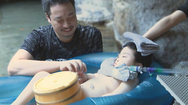 寝たきりの医療的ケア児“初めての温泉旅行”　「怖い、温泉に入ることはもう…」不安乗り越えて、支援プログラムで芽生えた家族の思い|TBS NEWS DIG