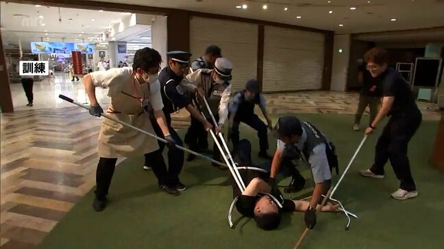 不審者の侵入を想定し「さすまた」の使い方学ぶ 宮崎市の商業施設で緊急時の対応訓練|TBS NEWS DIG