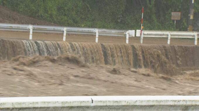 鳥取県に「大雨特別警報」　鳥取市全域18万人以上に「緊急安全確保(警戒レベル5)」　記録的大雨続く　24時間雨量400ミリ超　|　BSSニュース | BSS山陰放送