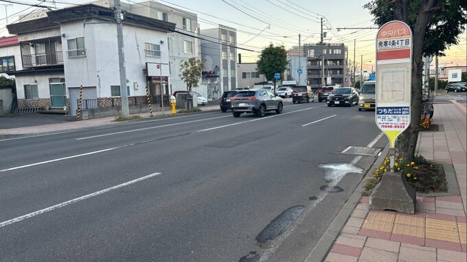 70代女性がタンクローリーと接触　頭から出血し意識不明の重体　片側2車線の交通量の多い「新琴似通」札幌市西区|TBS NEWS DIG