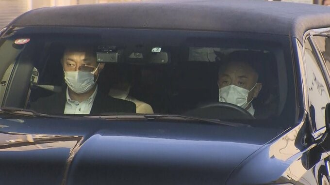 【速報】安倍元総理の遺体乗せた車が奈良県の病院を出る 　車に昭恵夫人とみられる姿|TBS NEWS DIG
