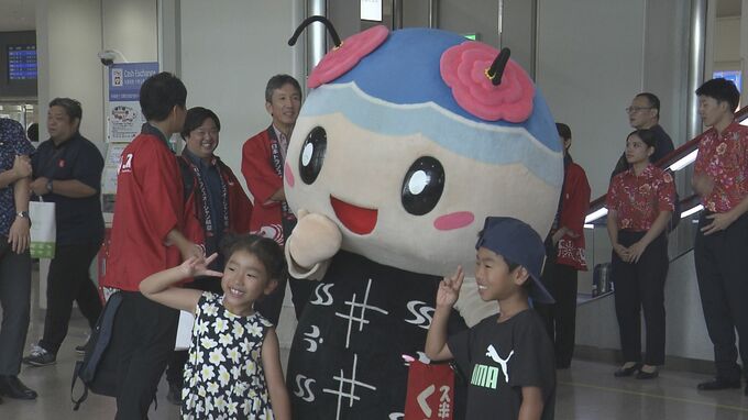 8月1日は沖縄「観光の日」　那覇空港でゆるキャラたちが歓迎　|　沖縄のニュース｜RBC 琉球放送
