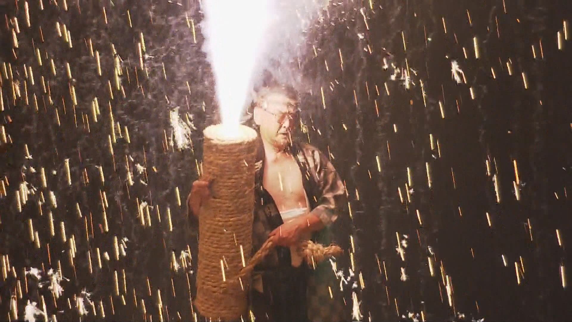 疫病退散願い　高山で１８１発の手筒花火