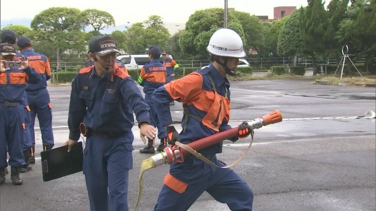 日向市で移動消防学校 消防隊員が消防団を直接指導のサムネイル