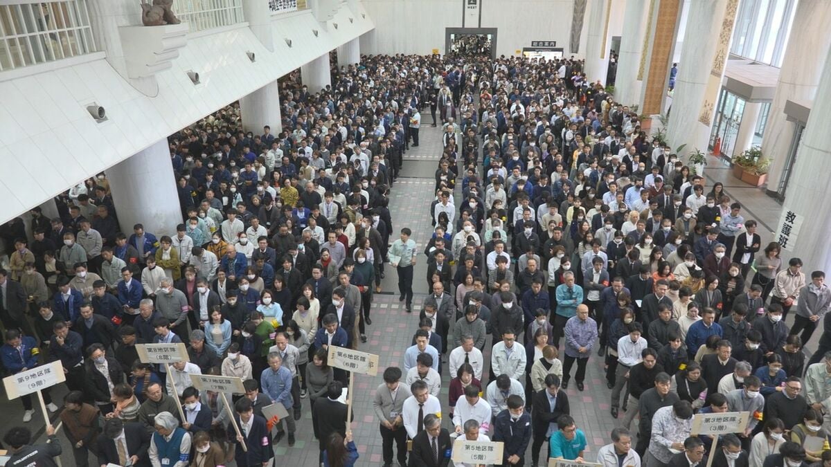 大規模地震と火災を想定　県庁で防災訓練 約2000人が参加