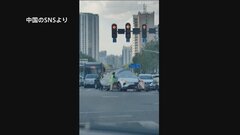 中国・武漢で「無人自動運転タクシー」がスクーターと衝突　タクシー運営のIT大手「百度」はスクーター側の信号無視と主張| TBS CROSS DIG with Bloomberg