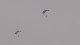 米軍がまたパラシュート降下訓練を強行　“例外”の嘉手納基地ですでに今年８回目|TBS NEWS DIG