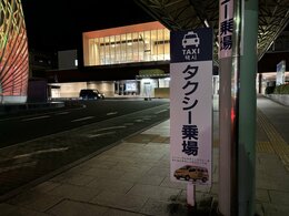 駅前乗り場にタクシー「0」の時も…忘年会復活で「タクシー不足」加速　早朝も「その時間は稼働していません」　インフル欠勤も相次ぐ|TBS NEWS DIG