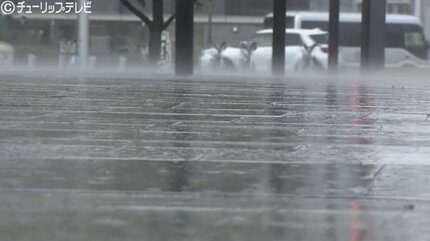 叩きつけるような雨 前線の影響で大気不安定に 夕方まで40ミリの