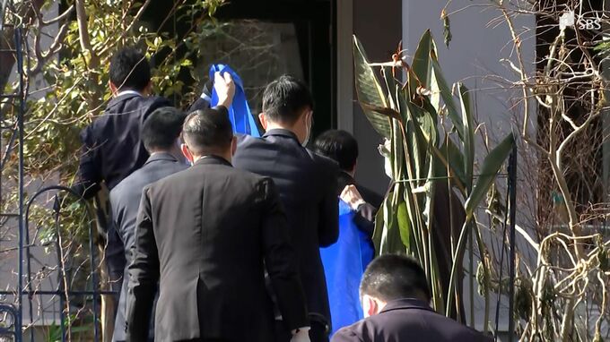 田久保真紀前伊東市長の自宅を家宅捜索 学歴詐称疑惑問題めぐり複数の容疑で刑事告発 "卒業証書"警察への提出は拒否=静岡県警|TBS NEWS DIG