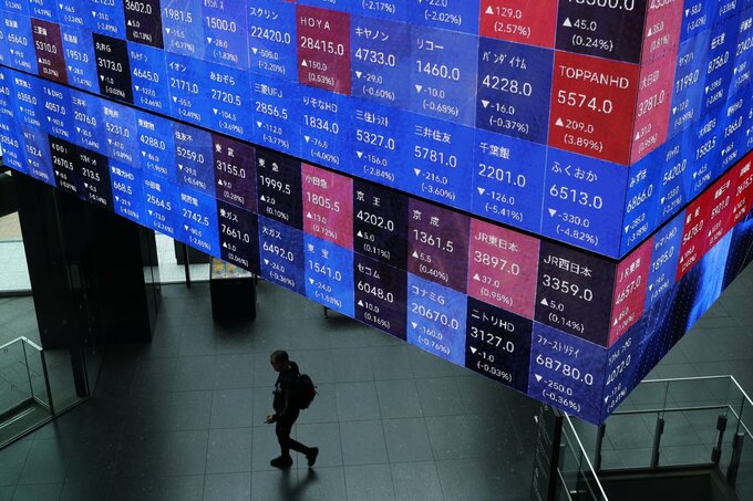 日本市場、中東情勢悪化やインフレ懸念で株急落へ－トリプル安の公算