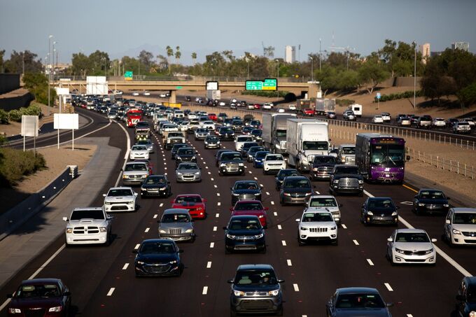 テスラを調査中の米運輸当局、人員４％削減－連邦職員解雇の一環