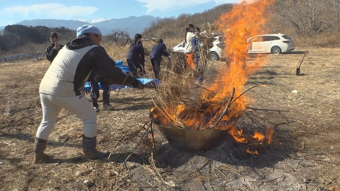 高校生が地球温暖化防ぐ取り組み体験　剪定した枝を炭にして二酸化炭素削減につなげる活動　|　山梨のニュース | ＵＴＹテレビ山梨