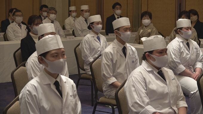 「責任感を持った調理を」「笑顔で気働きを大切に」従業員22人が門出 加賀屋グループ「二十歳のつどい」　|　石川県のニュース｜MRO北陸放送
