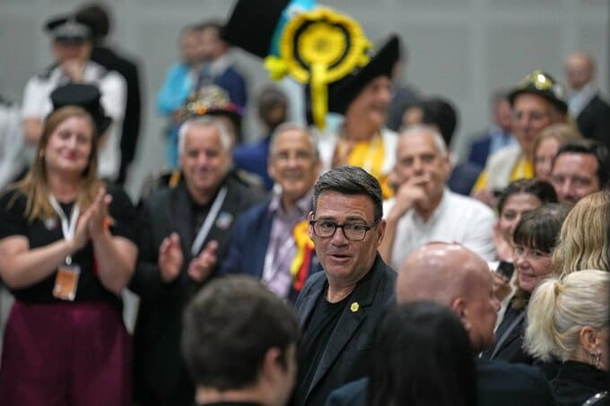 次期英首相候補バーナム氏、下院補選で大勝－スターマー氏に挑む公算