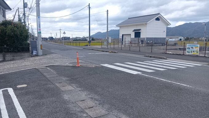 【速報】横断歩道を自転車で渡っていた女子中学生がトラックにはねられ意識不明の重体　トラック運転手の男を現行犯逮捕|TBS NEWS DIG