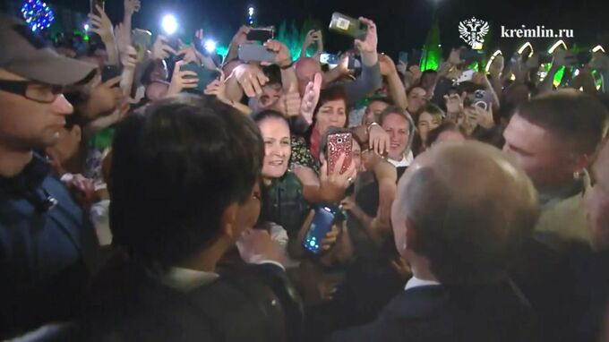 プーチン大統領”市民と触れ合い”アピール　反乱を受け支持取り付ける狙いか|TBS NEWS DIG