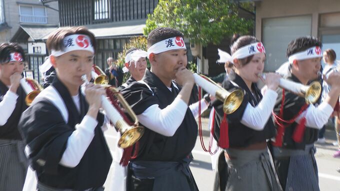 響く軍隊ラッパと若衆の熱気　石川県白山市の藤塚神社で伝統の「おかえり祭り」始まる|TBS NEWS DIG