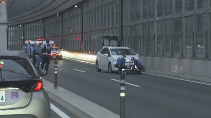 東京・中央区の勝どき陸橋で2人乗りバイクから女性が転落　後続車にひかれ意識不明　バイク運転の男は逃走しひき逃げ容疑で捜査　警視庁月島署|TBS NEWS DIG