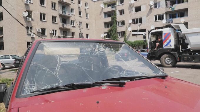 ウクライナ中部ドニプロにミサイル攻撃　死傷者300人近く