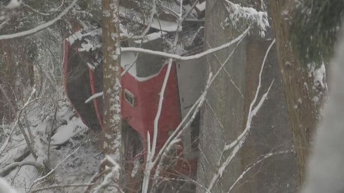 秋田内陸縦貫鉄道が脱線、転覆　乗客なし　50代の運転士の男性も命に別状なし|TBS NEWS DIG