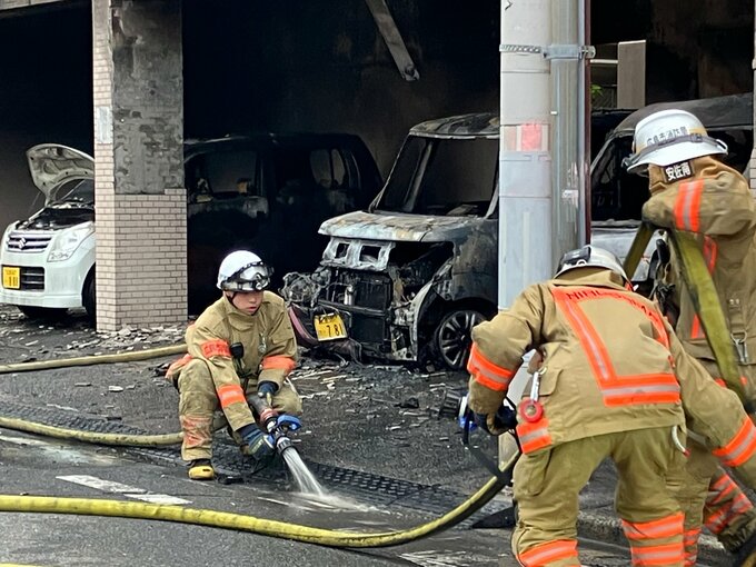 【速報】「車が燃えている」マンション駐車場で3台焼ける　1人けが　広島　|　RCC NEWS | 広島ニュース | RCC中国放送