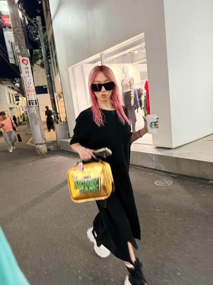 倖田來未 】 「ヘアー おメンテナンス」 ピンク髪のオフショットに反響