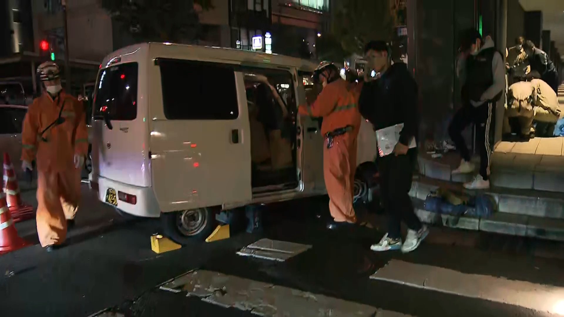 速報 帰宅時のオフィス街で車2台の事故 はずみで1台が歩道へ 歩行者はねる 大阪 中央区 Tbs News Dig 速報 帰宅時のオフィス街で車2台の事故 はずみで1台が歩道へ 歩行者はねる 大阪 中央区 Tbs News Dig