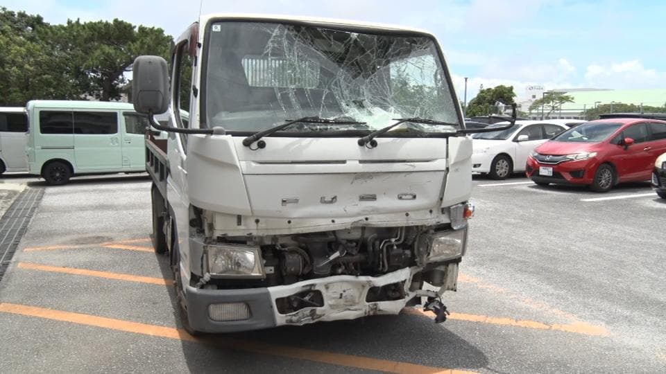 トラックとバイクが衝突 バイク運転手が死亡 トラック運転手を逮捕　うるま市
