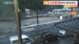 濁流で避難所前の道路えぐり取られ、避難所も孤立　「大雨特別警報」の鳥取県　橋の崩落相次ぎ11集落が孤立　住民不安な夜　|　BSSニュース | BSS山陰放送