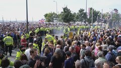 イギリス暴動の発端「デマ」捏造の女逮捕　イーロン・マスク氏も偽情報を拡散| TBS CROSS DIG with Bloomberg