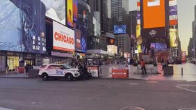 米・NYタイムズスクエアで銃撃 男女3人けが、17歳の少年を拘束 現場で銃1丁を押収|TBS NEWS DIG