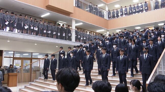 「先輩みたいになれるように」山陽学園高校で明治時代から続く伝統行事「きざはしの式」【岡山】|TBS NEWS DIG