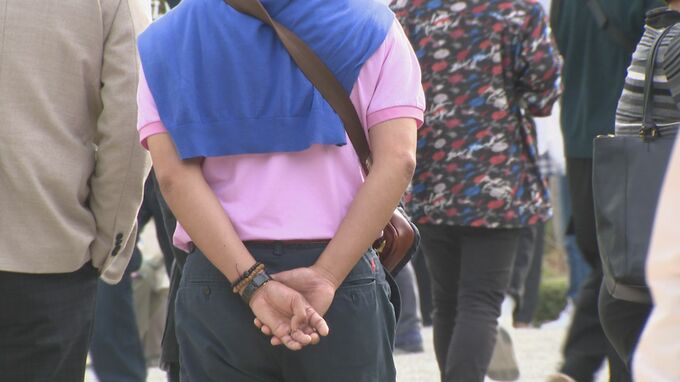 季節外れの夏日「昨日からずっと暑くて…」半そで姿の観光客も…夜からは雷雨に注意　|　石川県のニュース｜MRO北陸放送