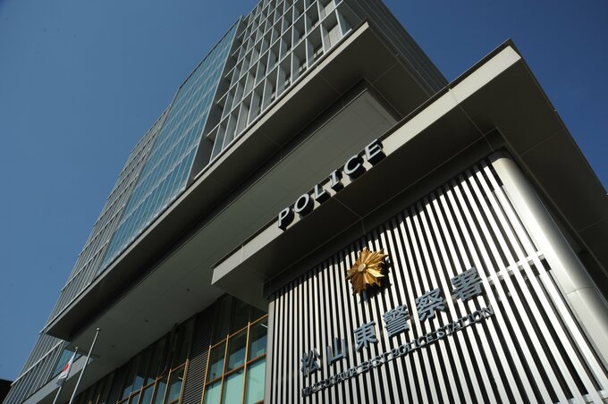 聴取中に警察署の机を蹴った男(３６)を器物損壊容疑で現行犯逮捕　|　愛媛のニュース - Nスタえひめ｜あいテレビは6チャンネル