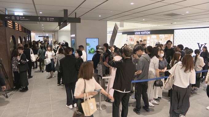 名古屋･栄で最も高い約211m ｢ザ･ランドマーク名古屋栄｣がオープン! 多くの客で賑わう 混雑緩和のため｢HAERA｣は11日～14日入場予約制　|　名古屋・愛知・岐阜・三重のニュース【CBC news】 | CBC web