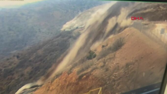 トルコ東部の金鉱山で大規模な土砂崩れ　少なくとも9人の作業員が行方不明に　崩れた土は有害物質を含んでいる可能性