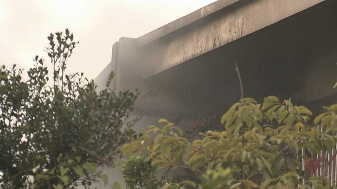 【速報】那覇市の住宅で火事　住人とみられる男性1人が心肺停止　女性1人の容体は不明　消火活動続く|TBS NEWS DIG