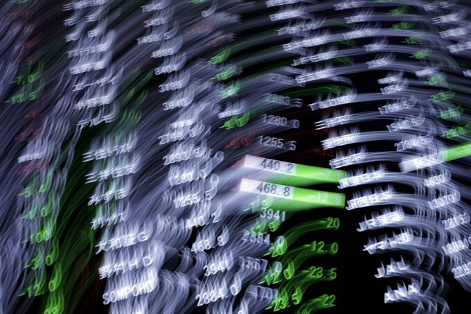日本株は続伸、好決算の電力株が高い－米ハイテク株高や円安も支え