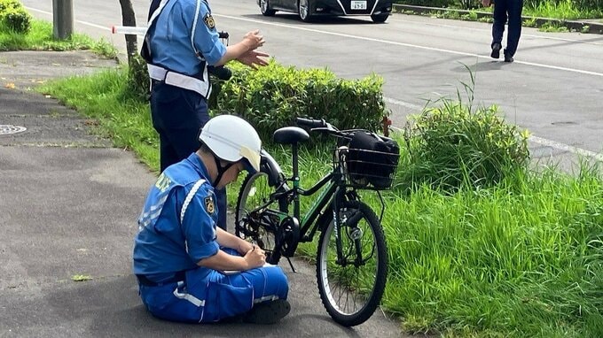 続報　「横断歩道の信号を見落として男の子２人をひいた」８歳の男児2人が車にはねられ搬送　1人は意識不明、もう1人は足を骨折か　北海道苫小牧市|TBS NEWS DIG