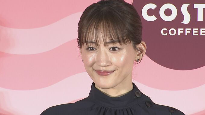 【綾瀬はるか】　“足用湯たんぽ“で冷え対策披露　「コスタコーヒー」新CM撮影はコーヒーで「お腹タプタプ」|TBS NEWS DIG