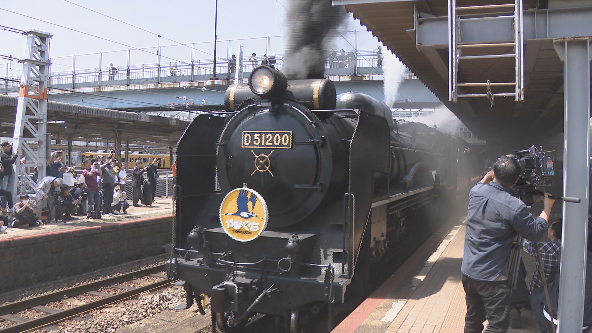 汽笛響かせ運行開始「SLやまぐち号」沿線に多くの鉄道ファン | TBS
