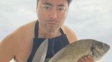 【山田孝之】”#裸エプロン” で魚・包丁・無精ヒゲ「”誰とするか”はもっと重要」にフォロワー反応「需要しかない」|TBS NEWS DIG